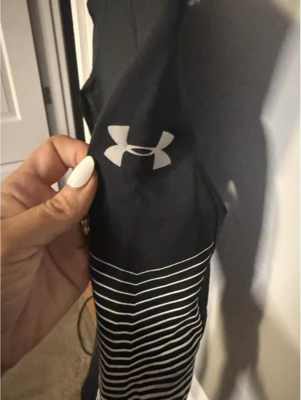Under Armour Kid's Black Shirt - Picture 3 of 4